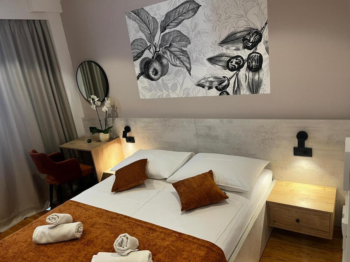 Memori Bed&Breakfast Rab Town Esterno foto