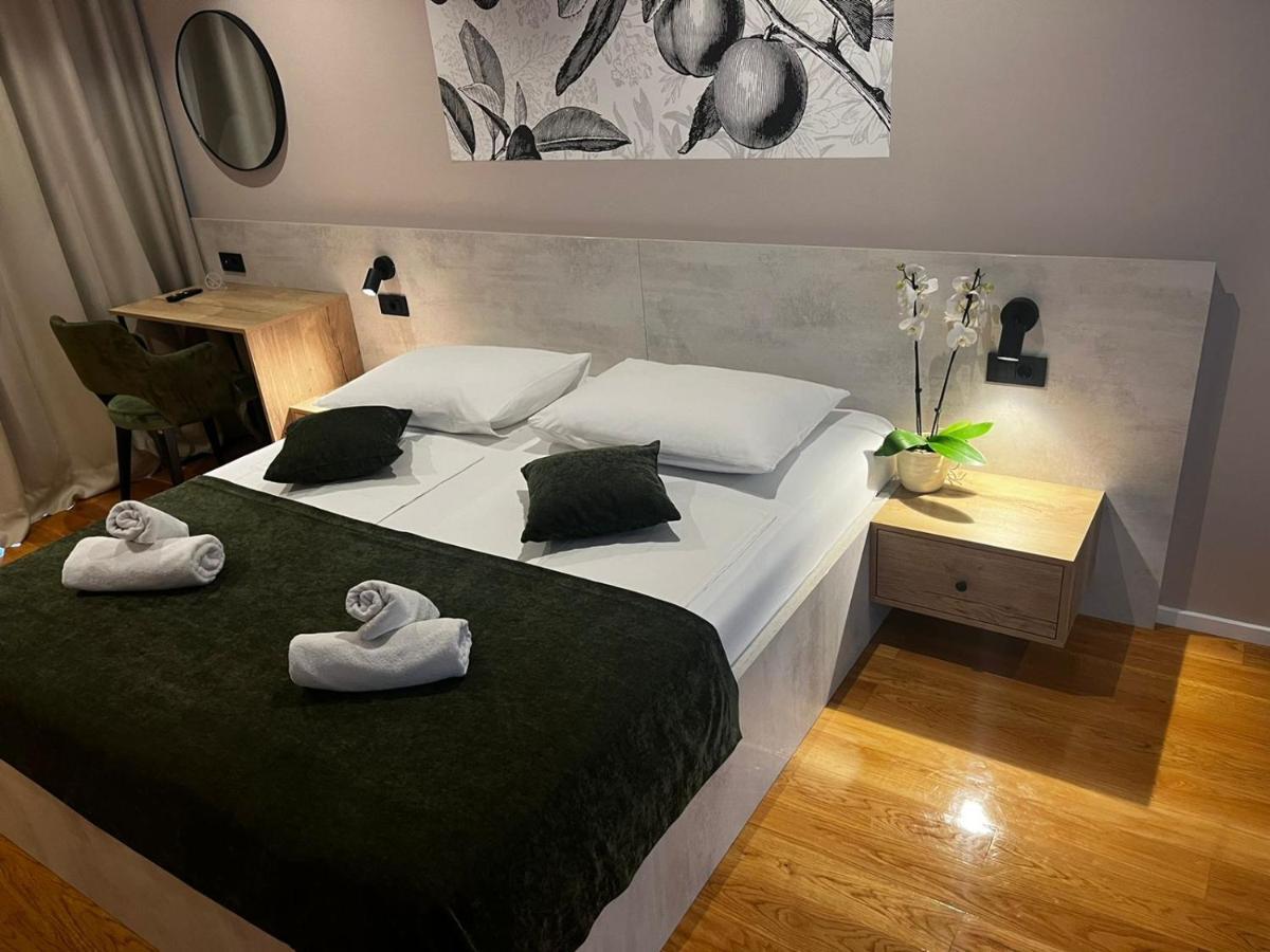 Memori Bed&Breakfast Rab Town Esterno foto