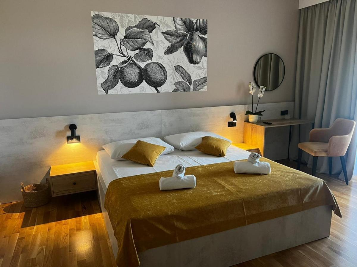 Memori Bed&Breakfast Rab Town Esterno foto