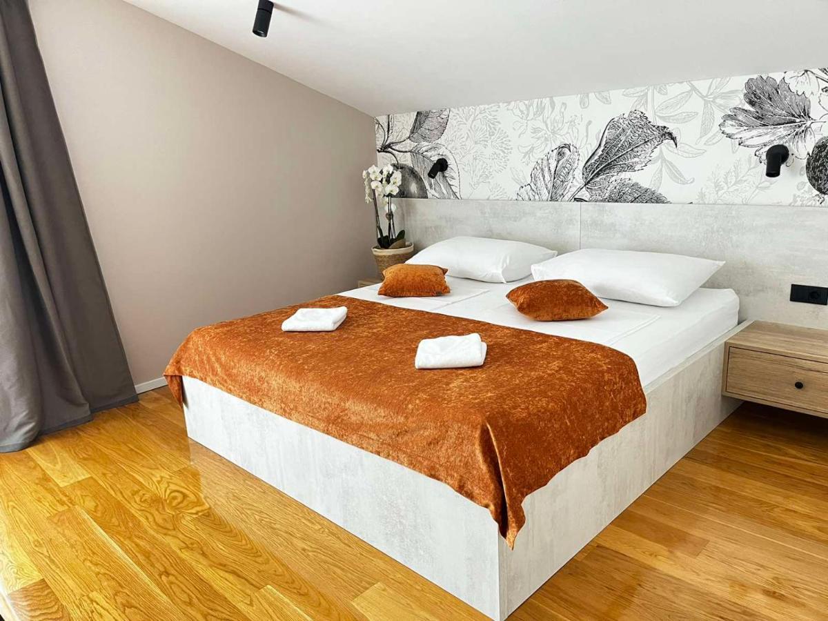 Memori Bed&Breakfast Rab Town Esterno foto