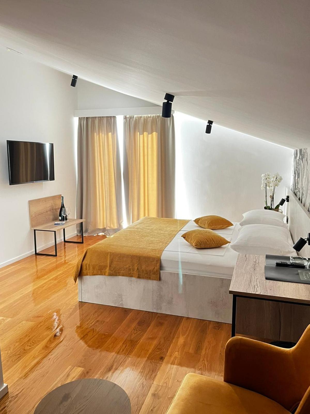 Memori Bed&Breakfast Rab Town Esterno foto