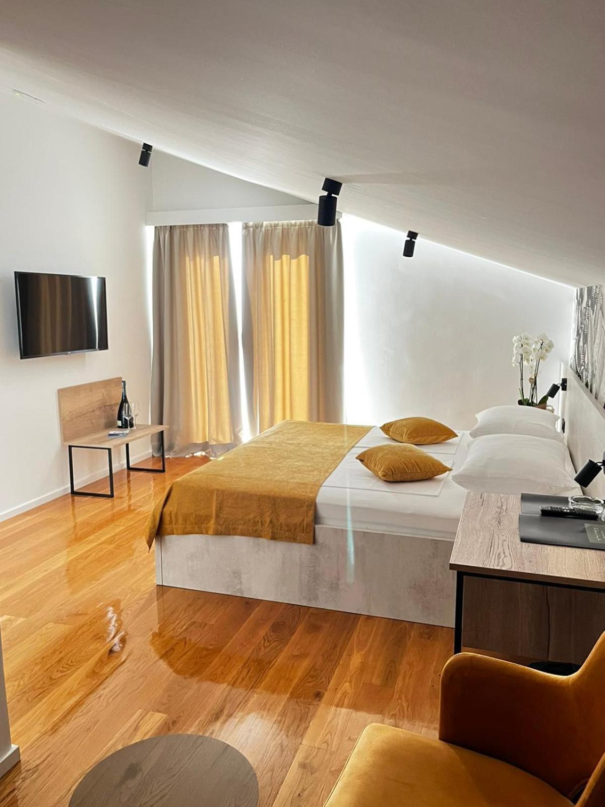 Memori Bed&Breakfast Rab Town Esterno foto