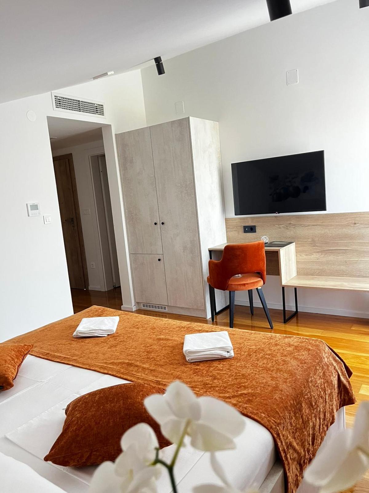 Memori Bed&Breakfast Rab Town Esterno foto