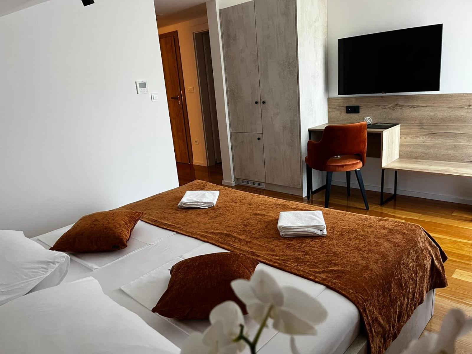 Memori Bed&Breakfast Rab Town Esterno foto