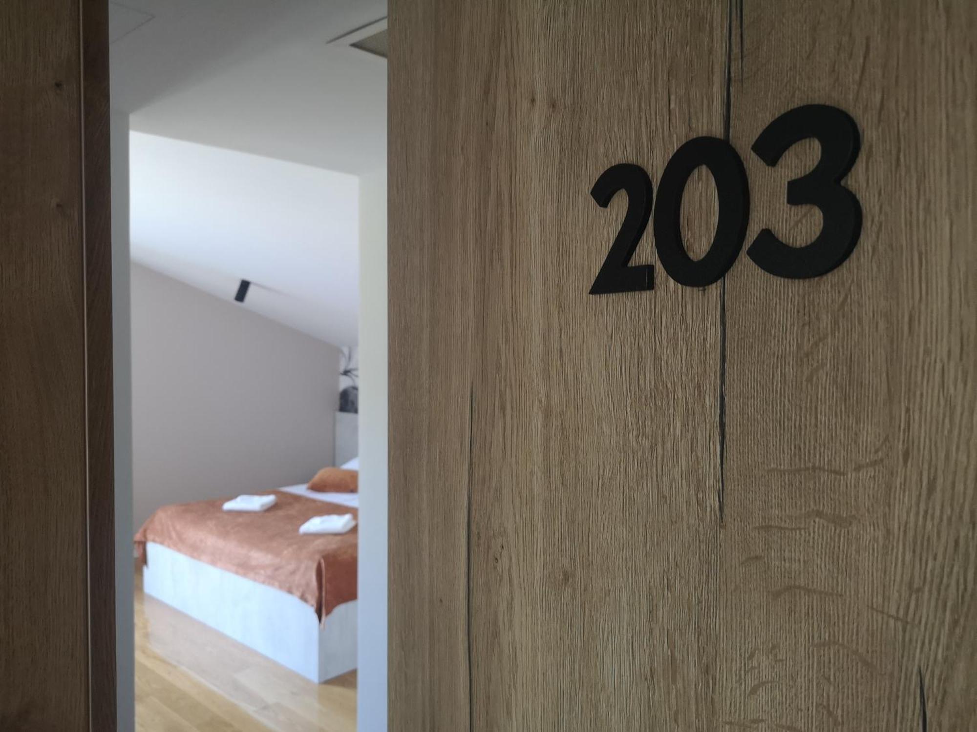 Memori Bed&Breakfast Rab Town Esterno foto