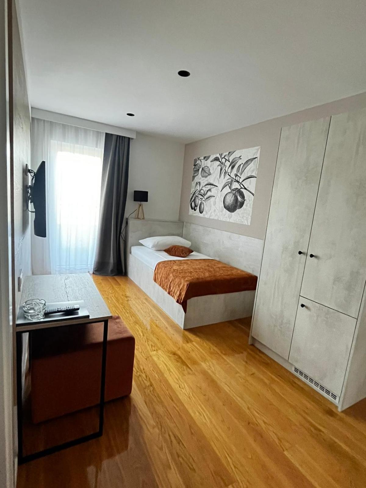 Memori Bed&Breakfast Rab Town Esterno foto