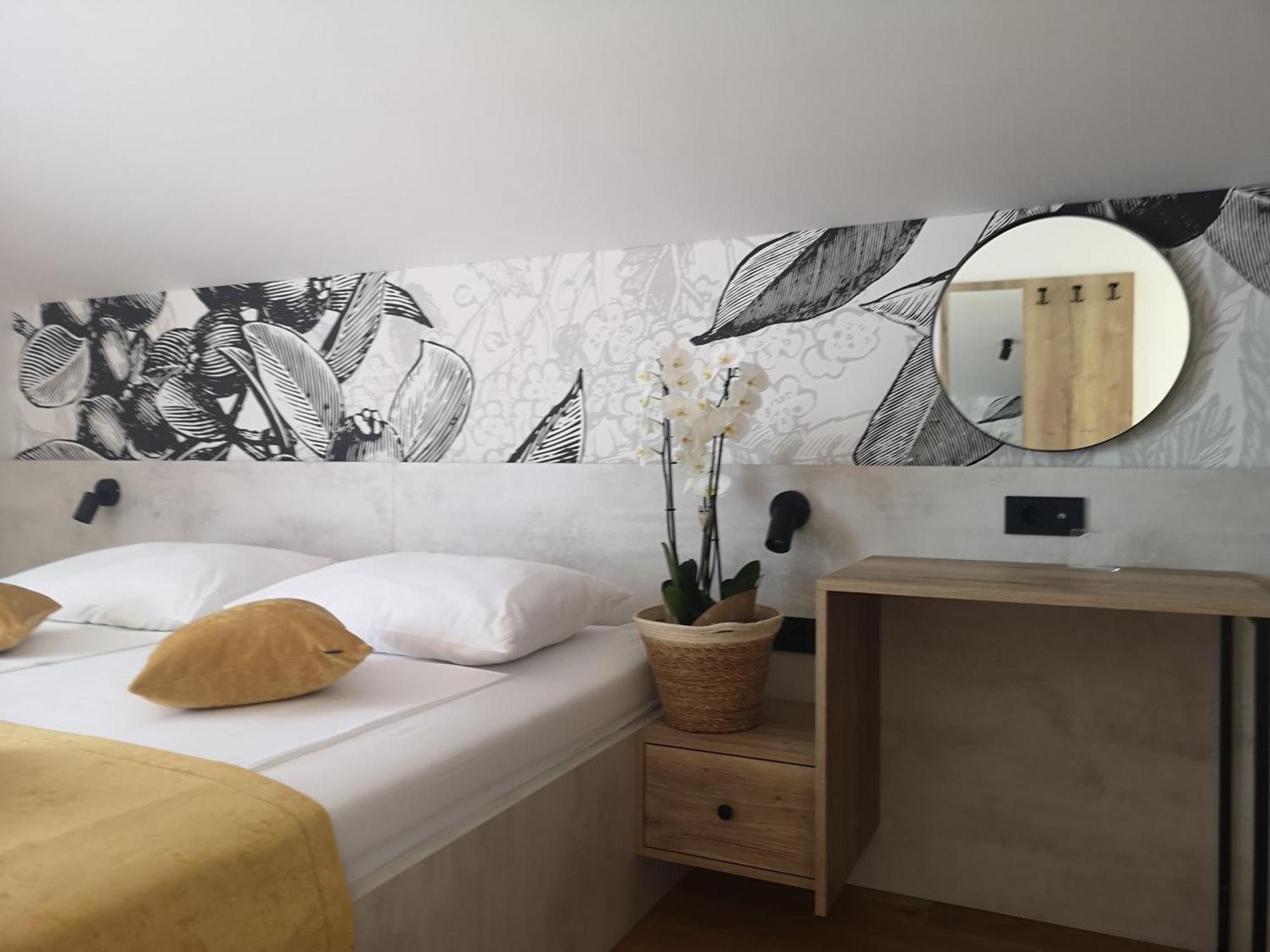 Memori Bed&Breakfast Rab Town Esterno foto